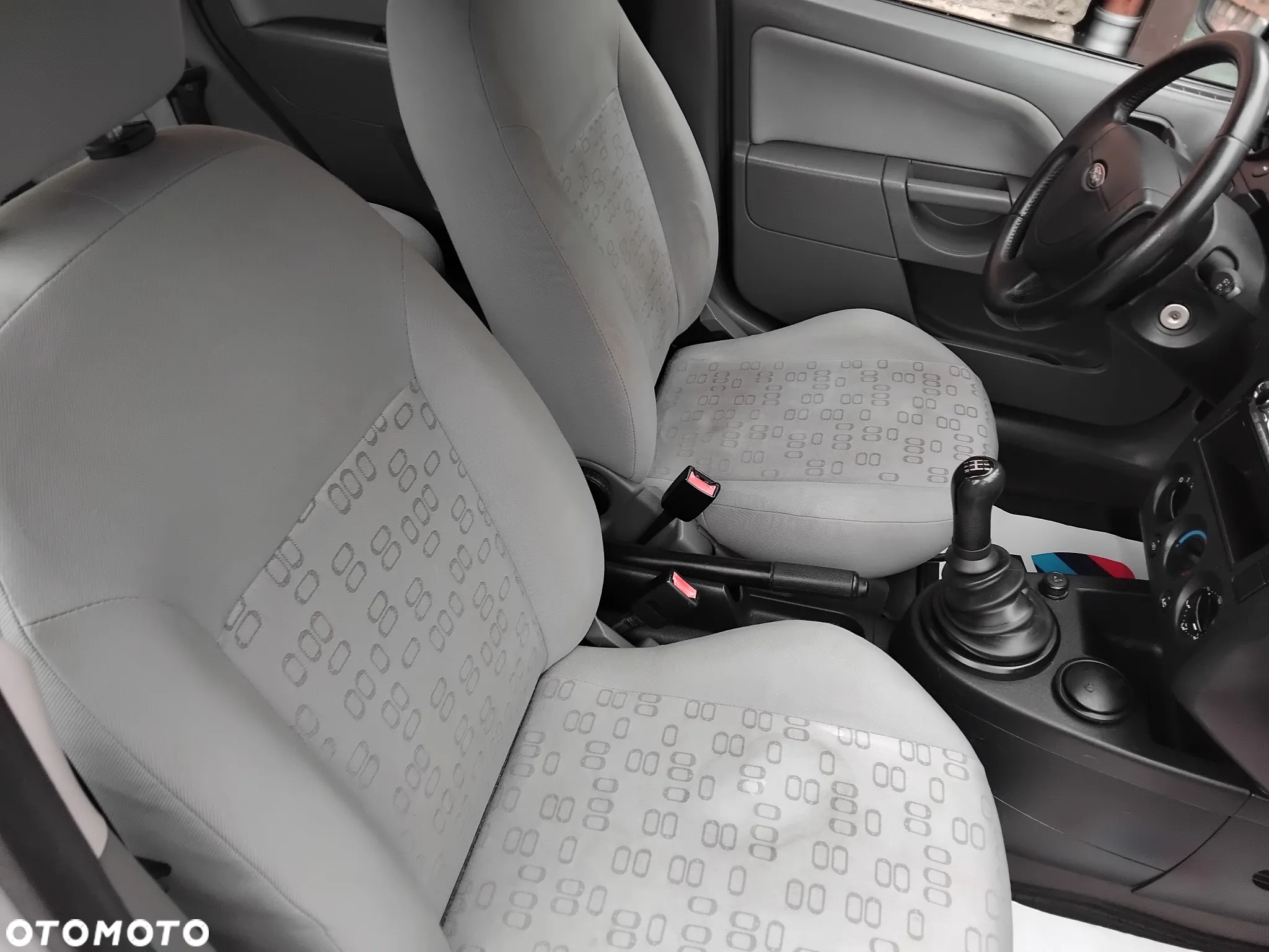 Ford Fiesta 1.4 Ambiente - 24