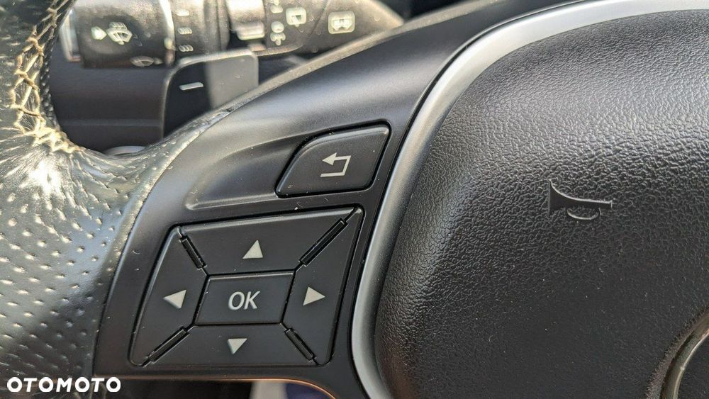 Mercedes-Benz GLA - 24