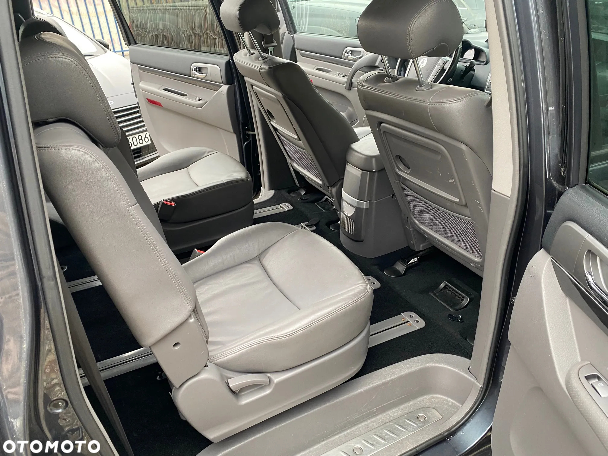 SsangYong/KGM Rodius 200 e-XDi Crystal Plus 4WD - 13