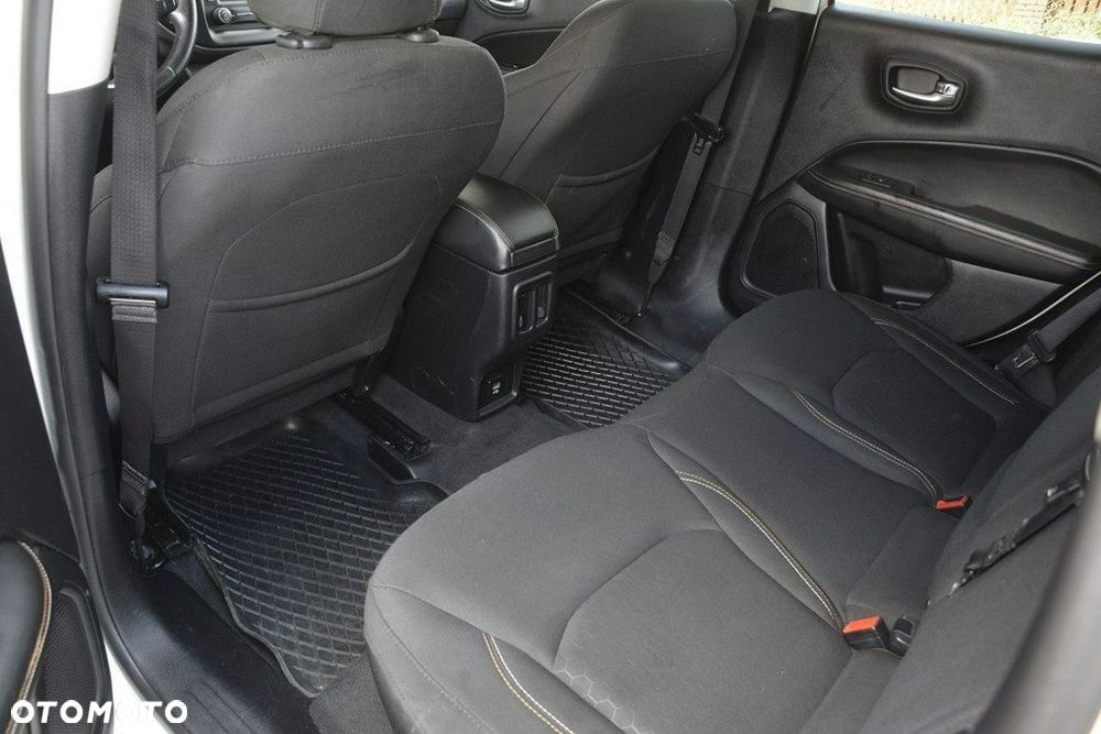 Jeep Compass - 29