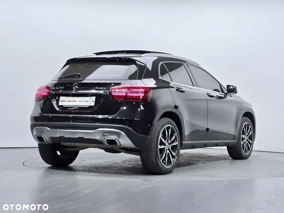 Mercedes-Benz GLA 250 4Matic 7G-DCT AMG Line - 2
