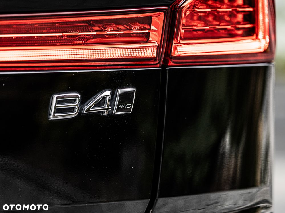 Volvo XC 60 B4 D AWD Geartronic Momentum Pro - 23