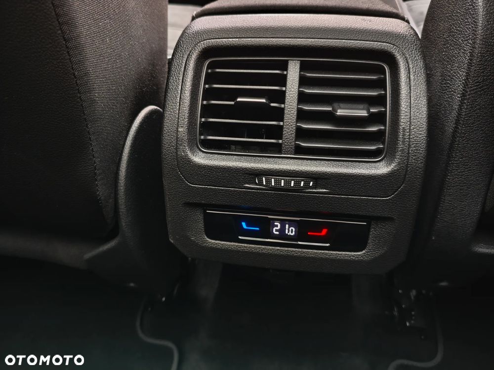 Volkswagen Touran 1.5 TSI ACT OPF Highline - 36