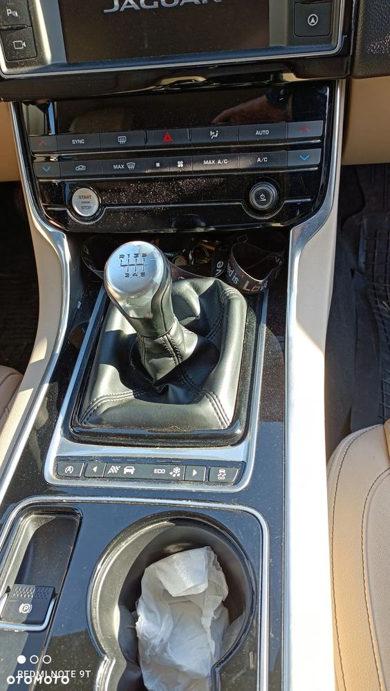 Jaguar XE ver-2-0-d-prestige - 9