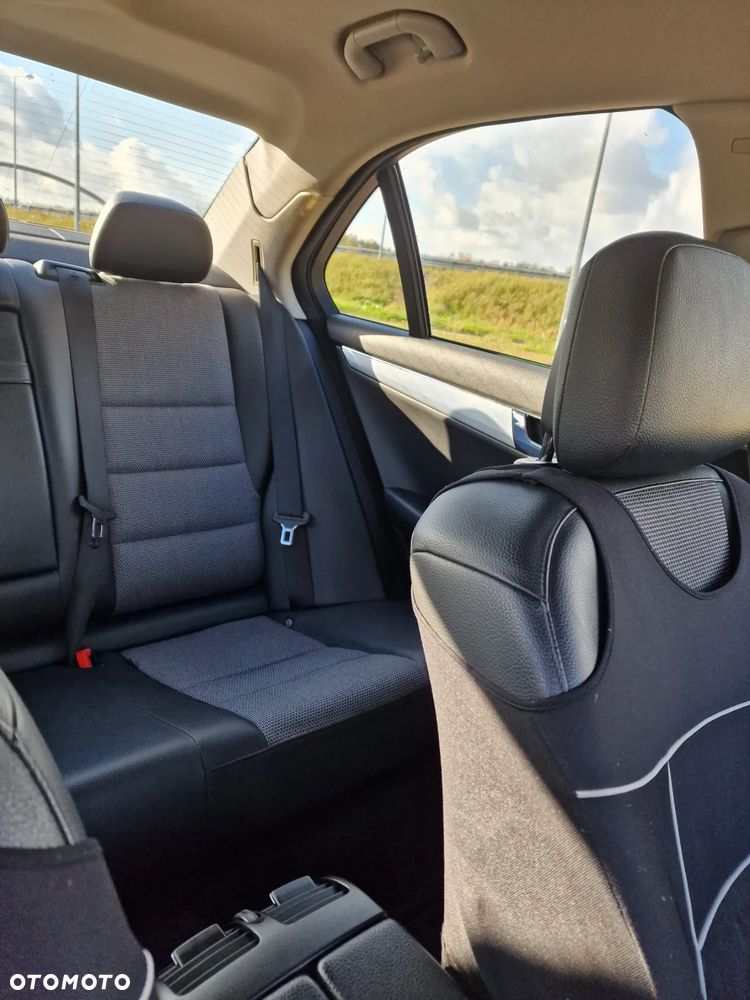 Mercedes-Benz Klasa C 200 CGI BlueEff Avantgarde - 15