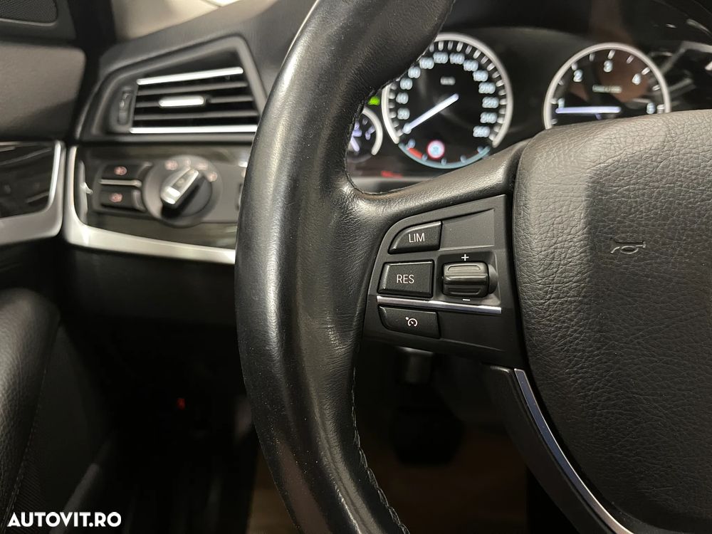 BMW Seria 5 525d Aut. Luxury Line - 28