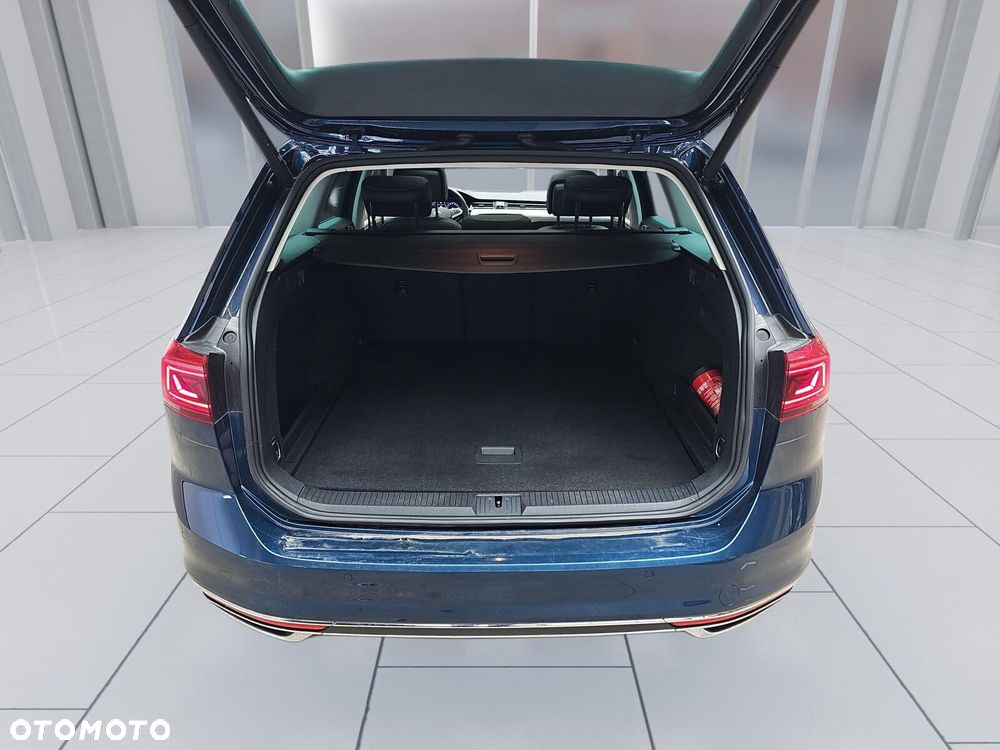 Volkswagen Passat Variant 2.0 TDI Elegance DSG - 20
