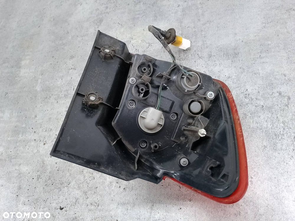 LAMPA TYLNA PRAWA MITSUBISHI ASX I P9372 - 3