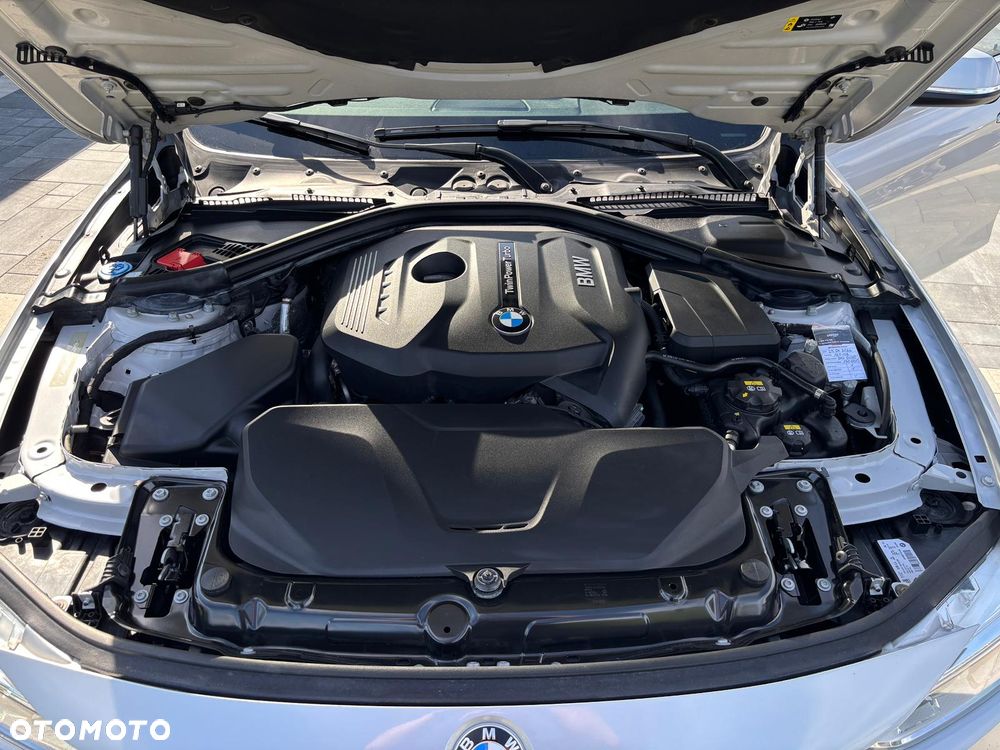 BMW Seria 3 330i Sport Line - 26