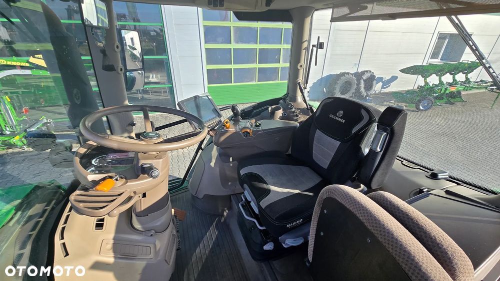 John Deere 6215R - 8