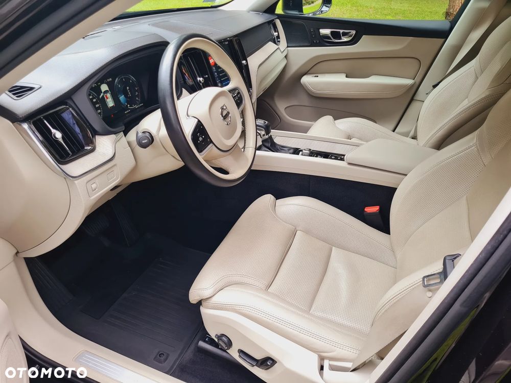 Volvo XC 60 D5 AWD Inscription - 4