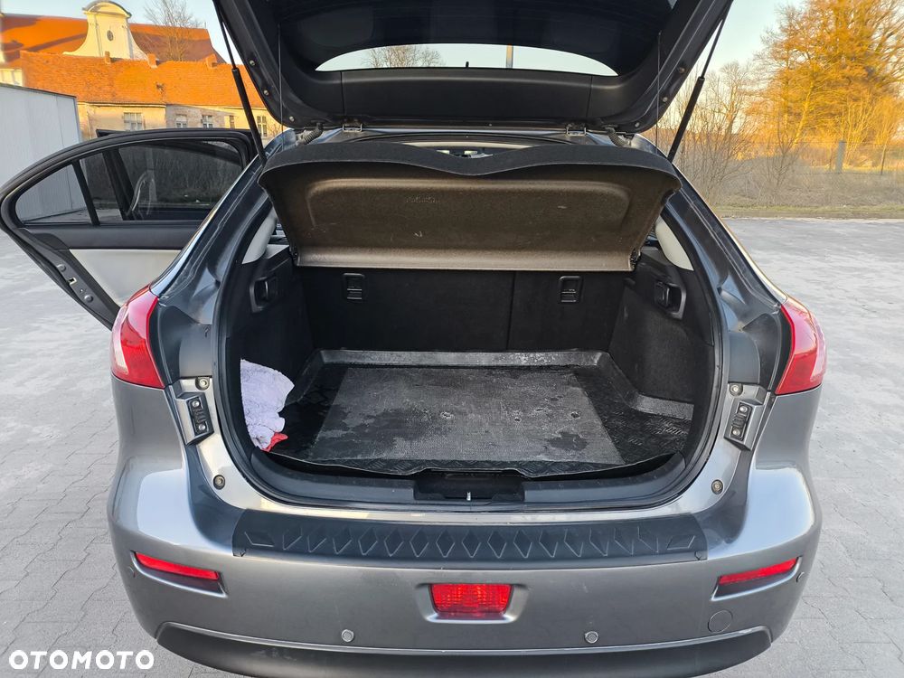 Mitsubishi Lancer - 10