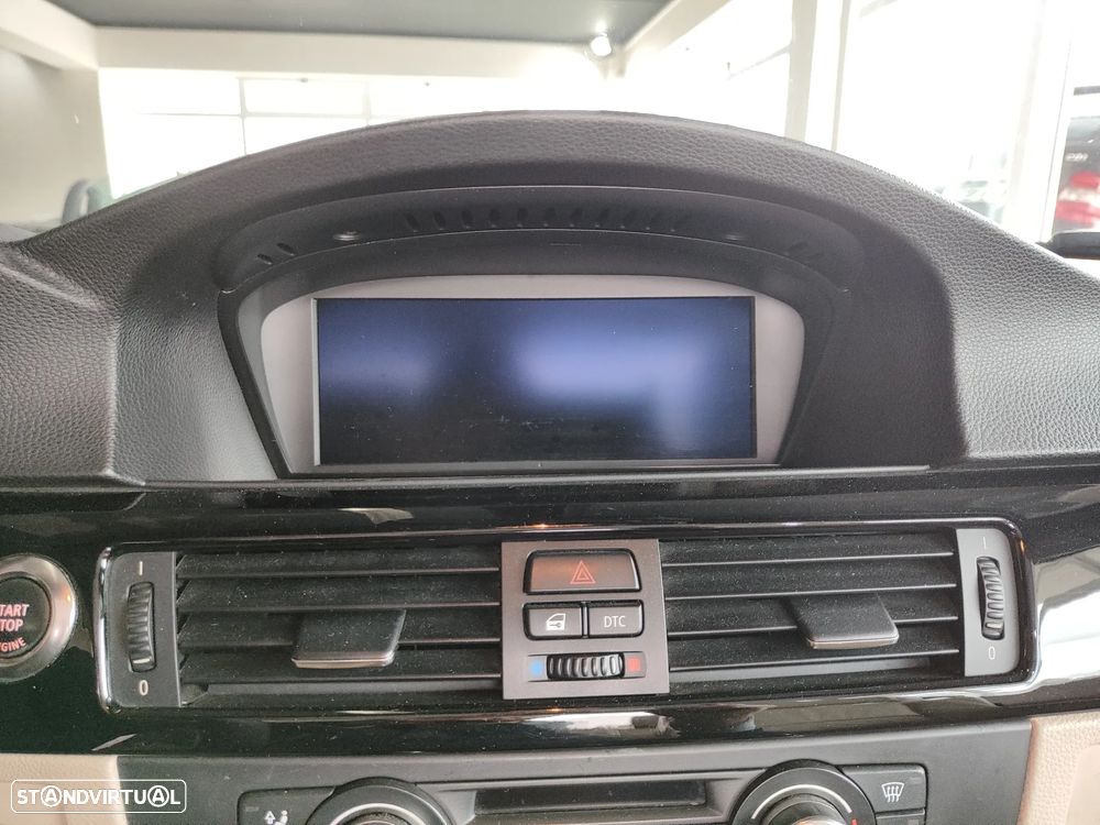 BMW 320 i M Sport Edition - 30