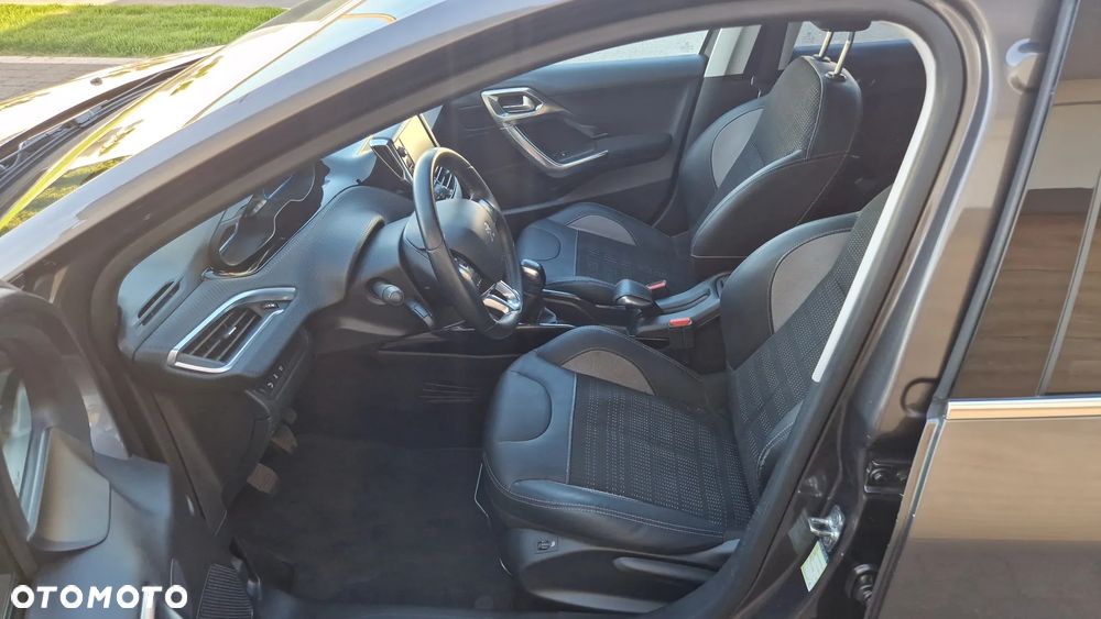 Peugeot 2008 1.6 BlueHDi Allure S&S - 15