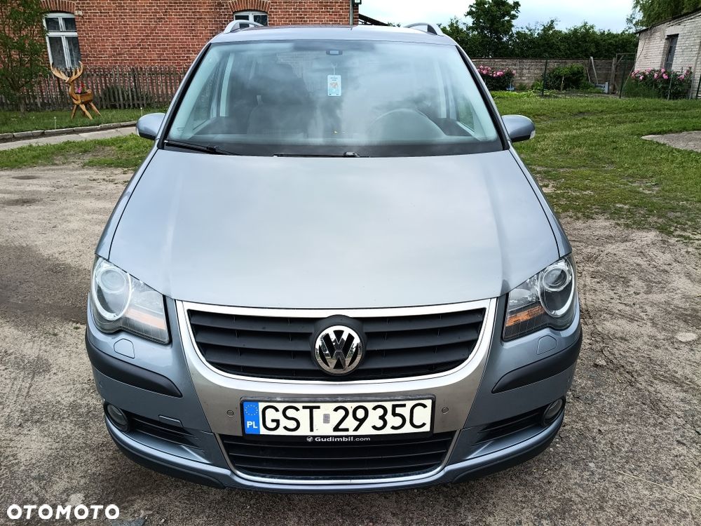 Volkswagen Touran - 1
