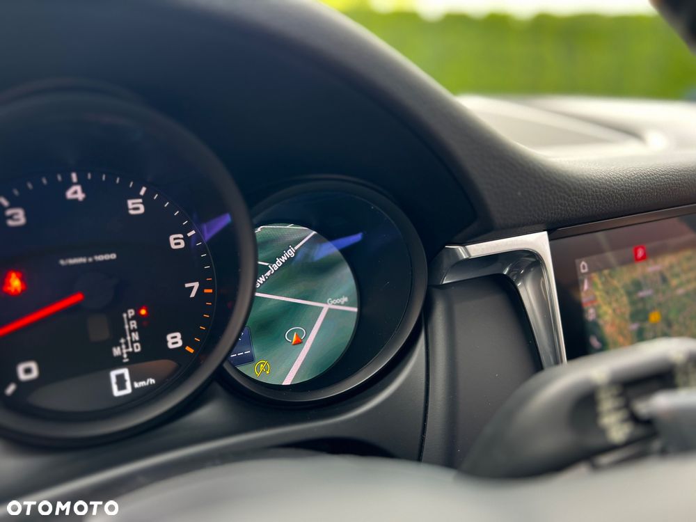 Porsche Macan - 31