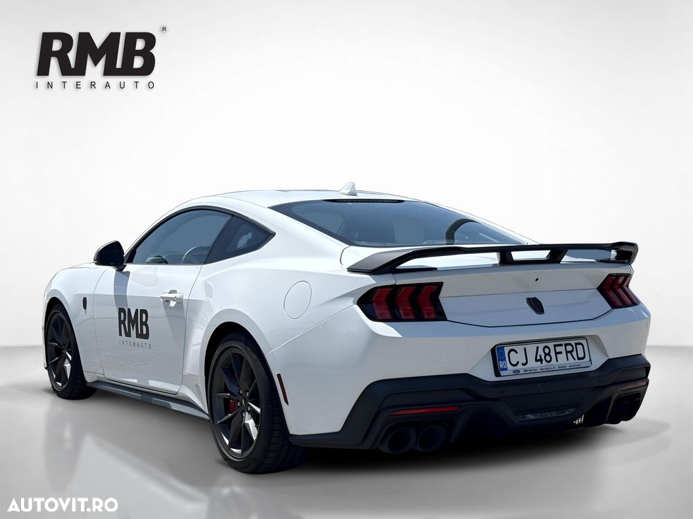 Ford Mustang - 4