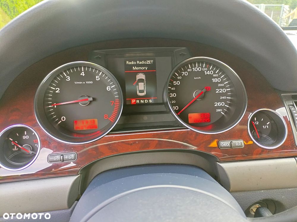 Audi A8 - 8