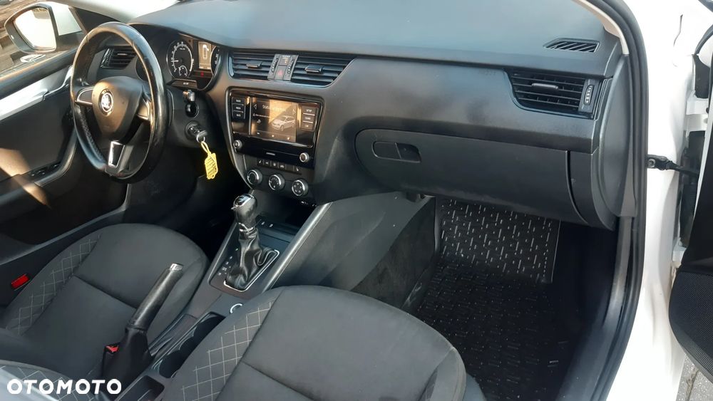 Skoda Octavia 1.6 TDI DSG Ambition - 11