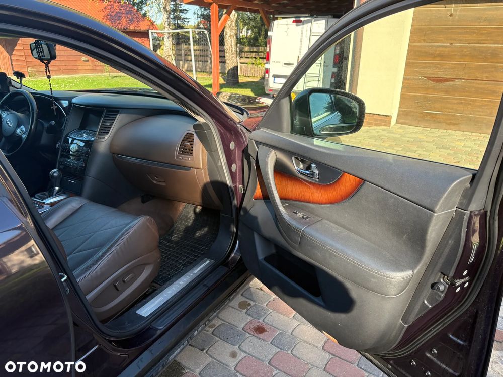 Infiniti FX - 13