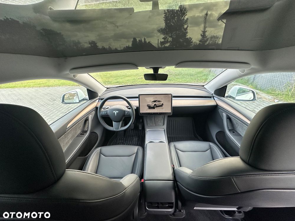 Tesla Y Model Standard - 13