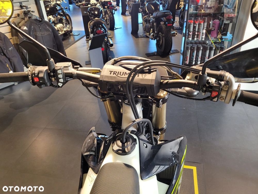 Triumph Inny - 9