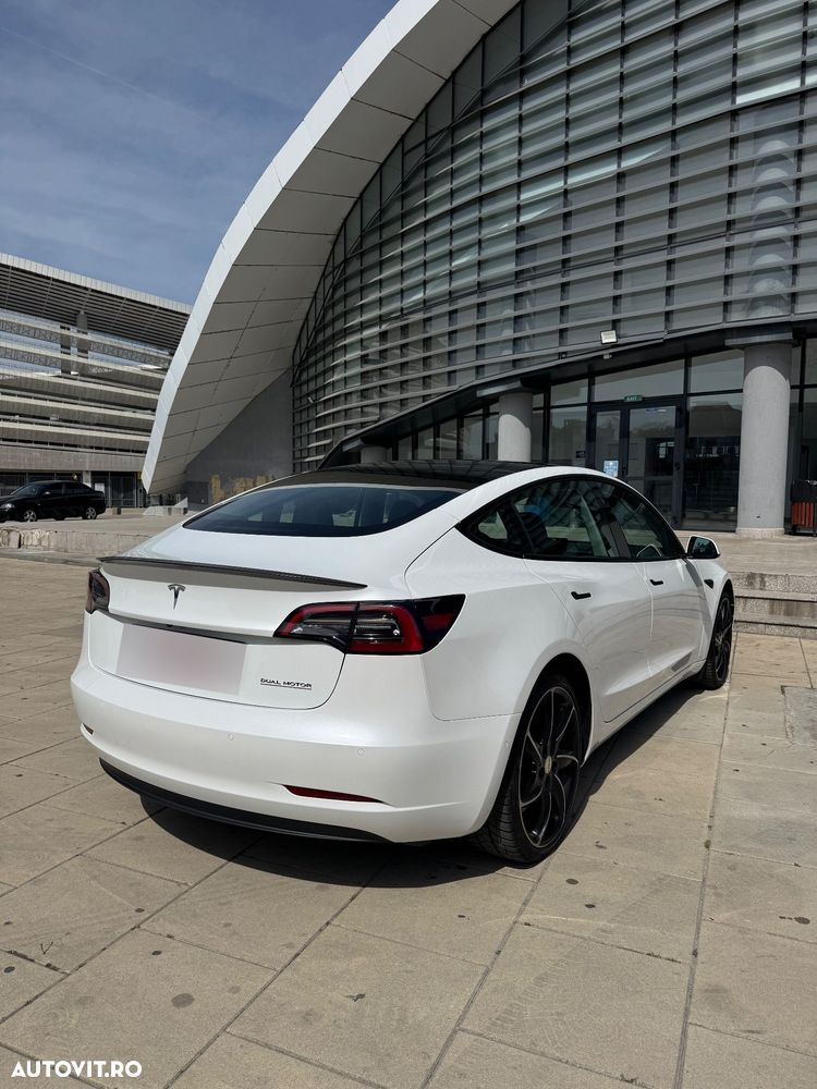 Tesla Model 3 - 10