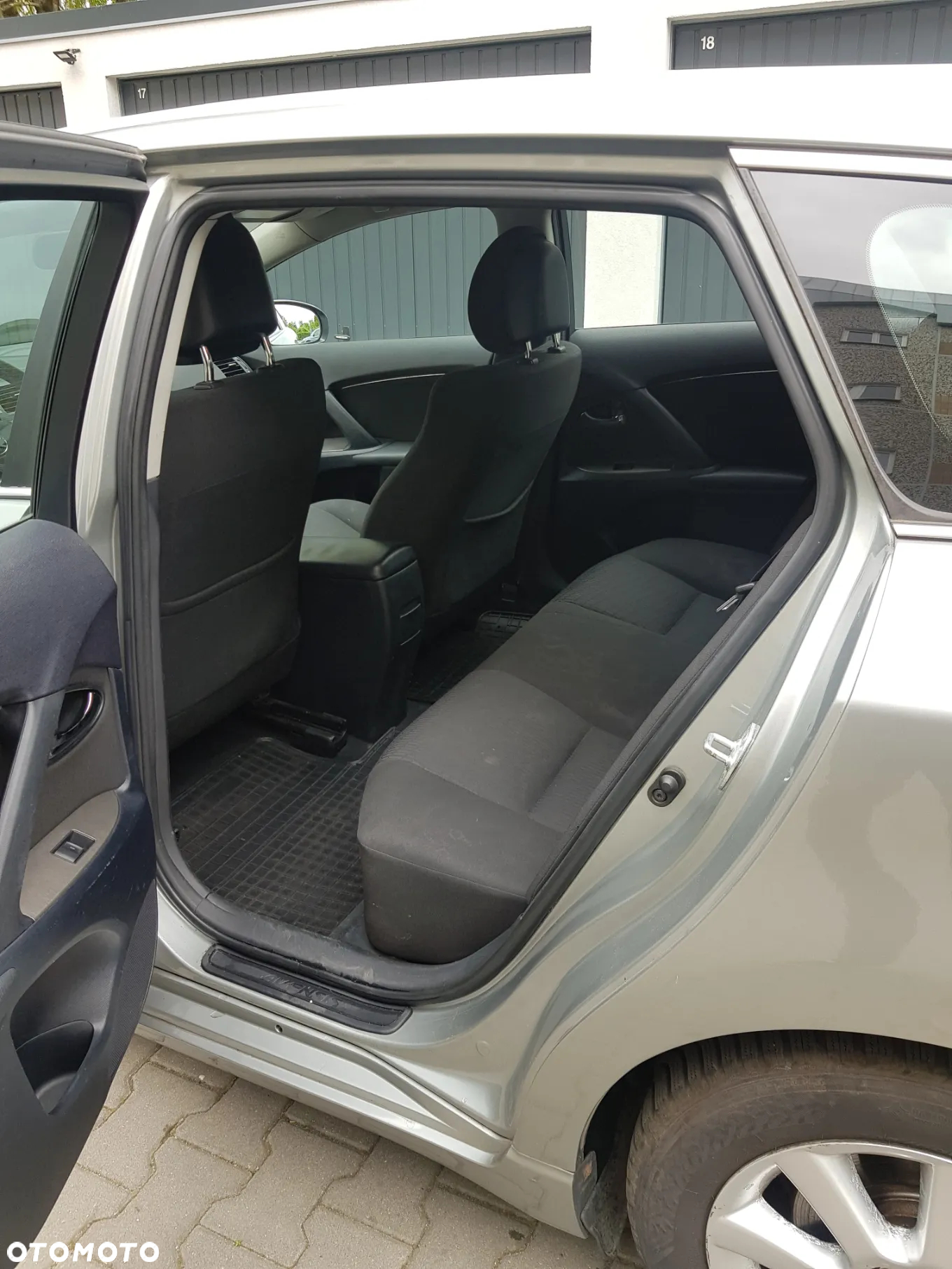 Toyota Avensis 2.0 D-4D Sol+NAVI - 9