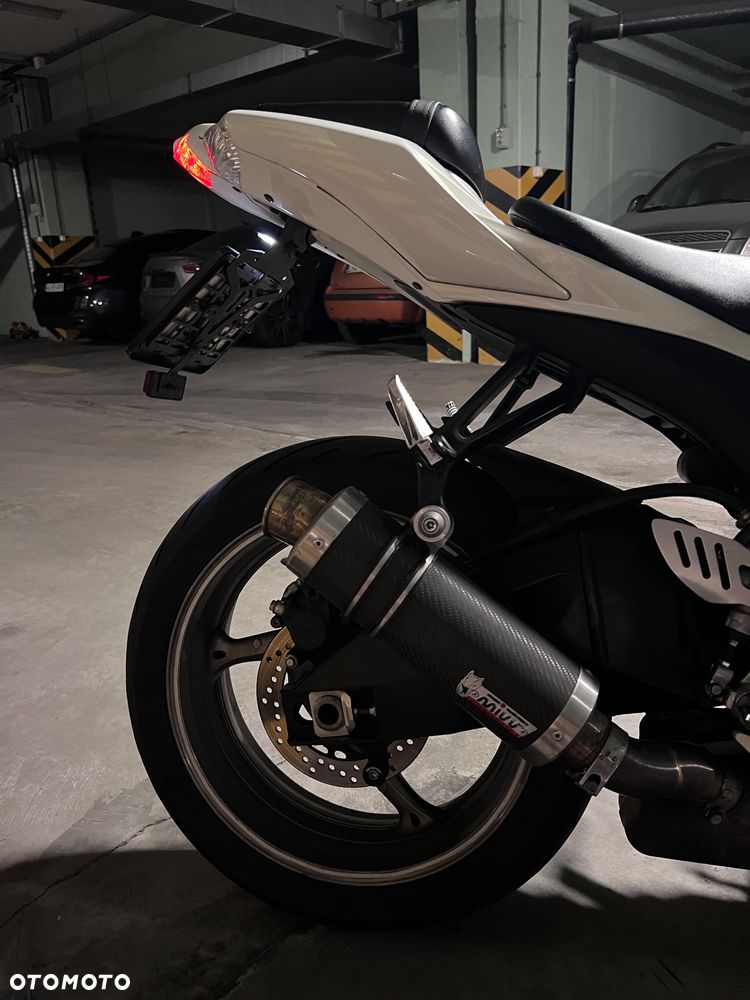 Suzuki GSX-R - 6