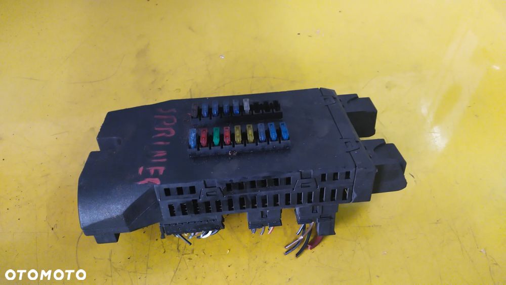 SKRZYNKA BEZPIECZNIKÓW MERC. SPRINTER 0005400950 - 1