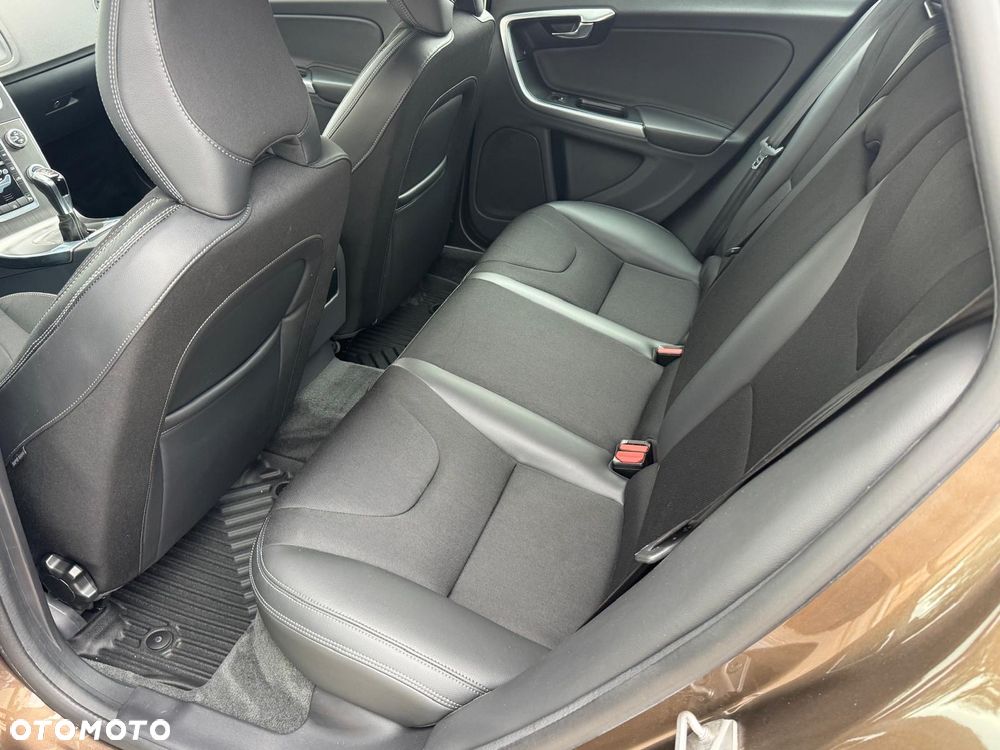 Volvo V60 Cross Country D3 Drive-E Momentum - 25