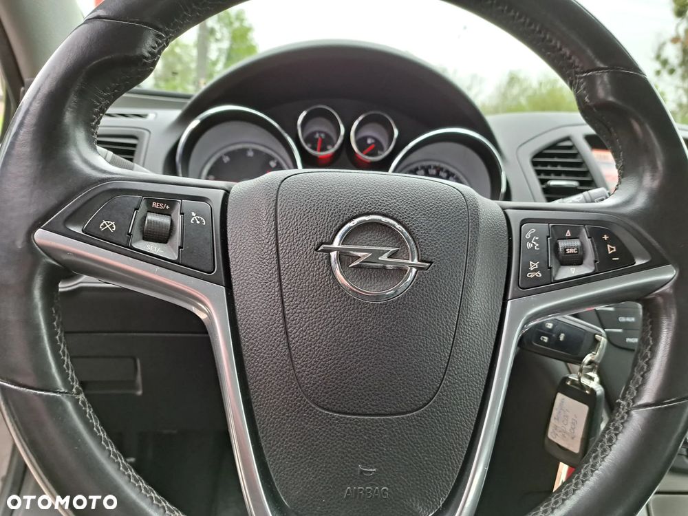 Opel Insignia - 25