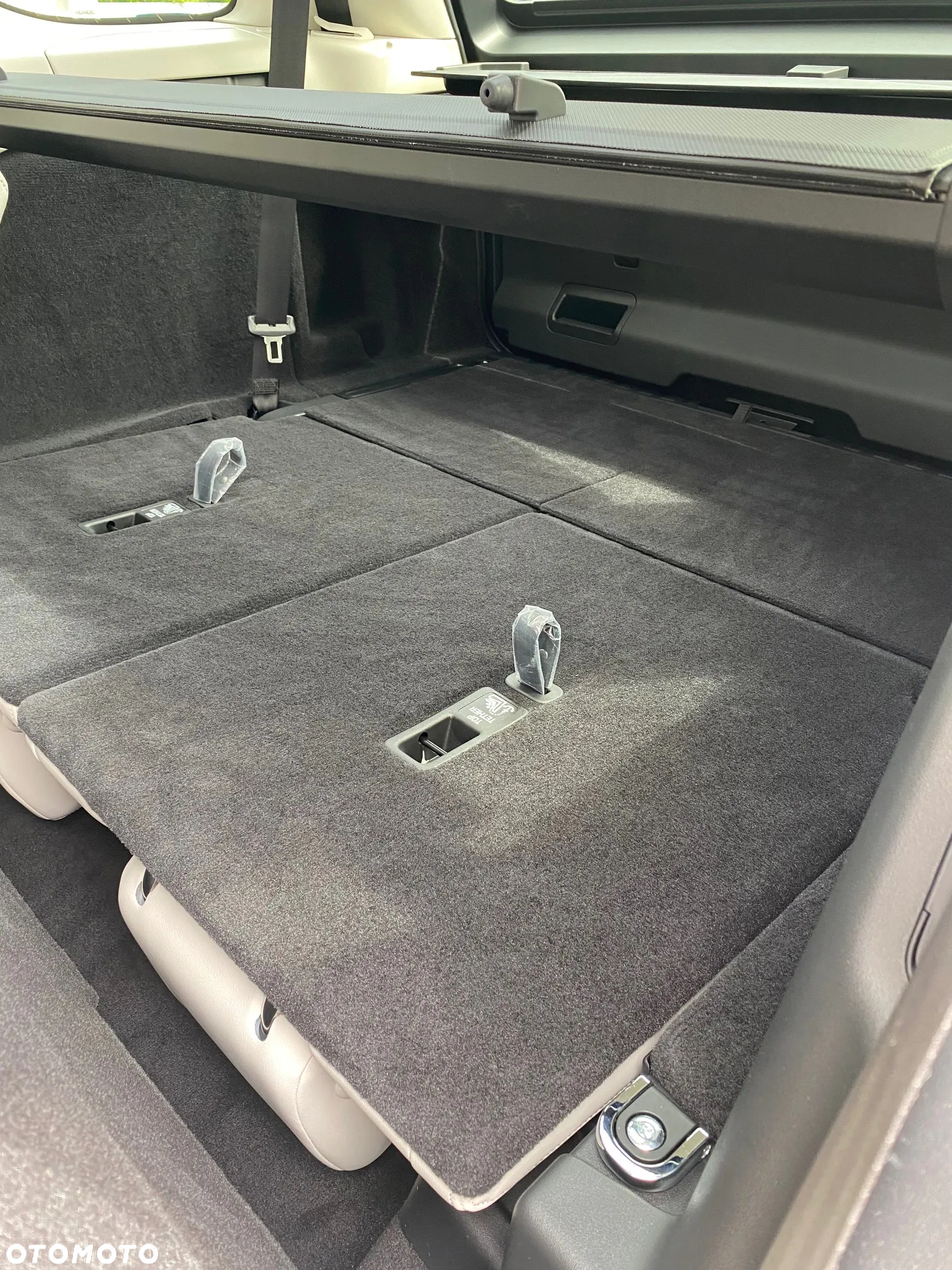 Land Rover Discovery V 3.0 D250 mHEV R-Dynamic SE - 23