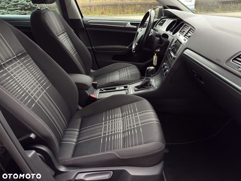 Volkswagen Golf - 27