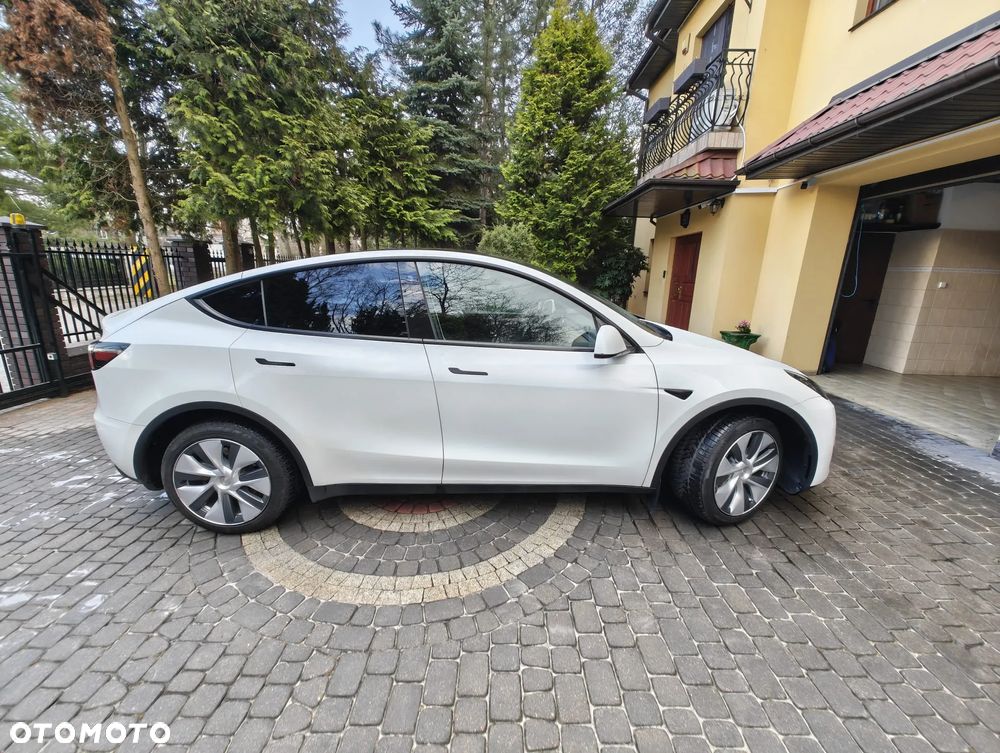 Tesla Y Performance AWD - 8