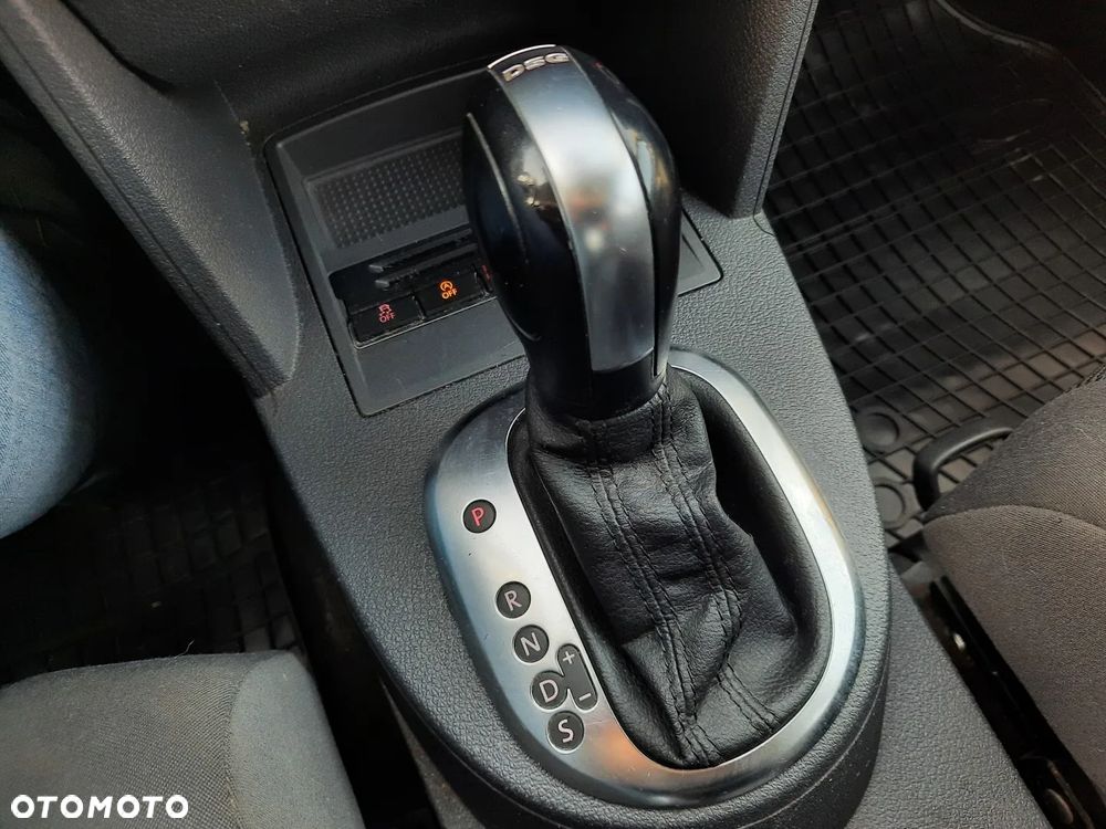 Volkswagen Touran 1.6 TDI DPF BlueMotion Technology DSG Trendline - 31
