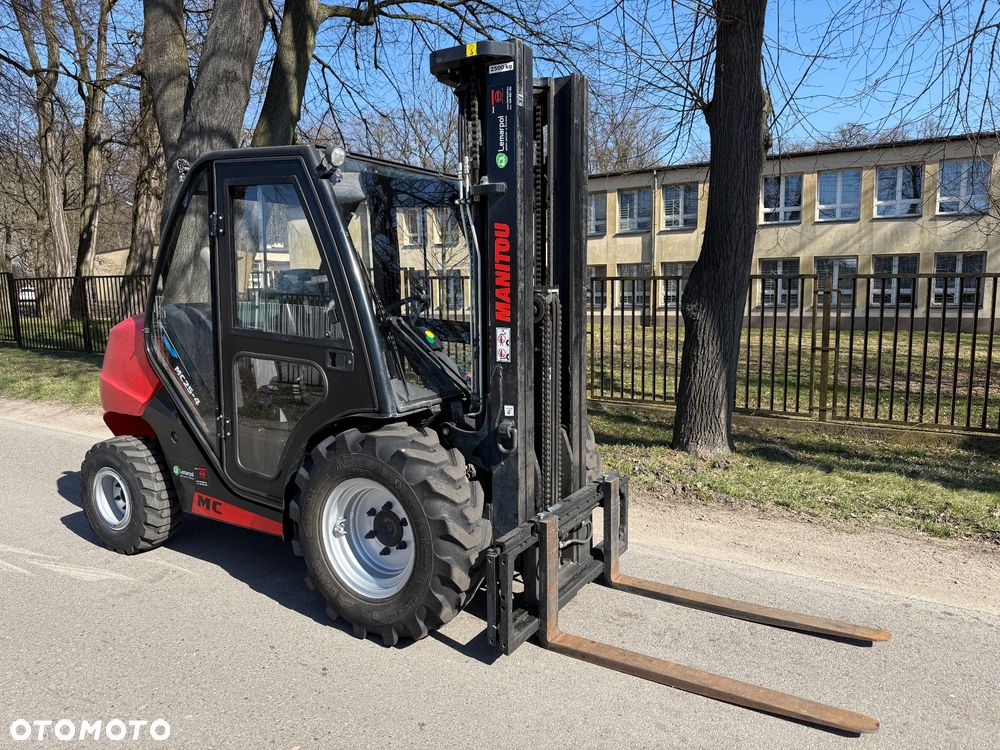 Manitou Terenowy Wózek Widłowy MC25-4 - 1