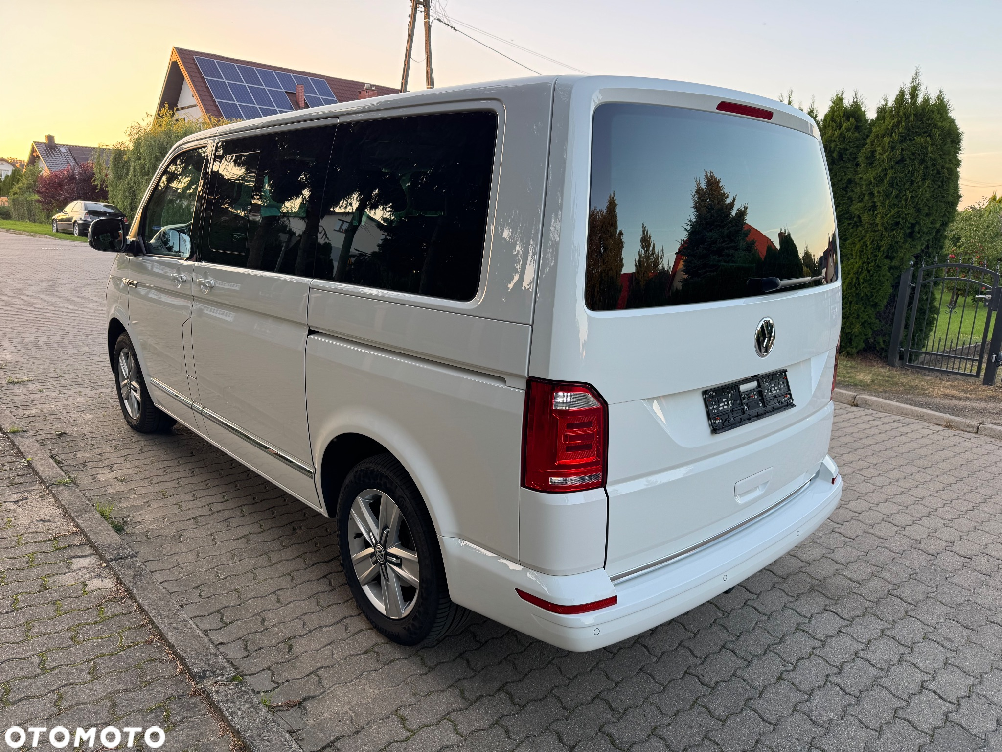 Volkswagen Caravelle 2.0 BiTDI L1 Highline - 3