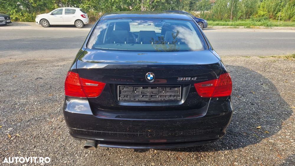 BMW Seria 3 318d - 26