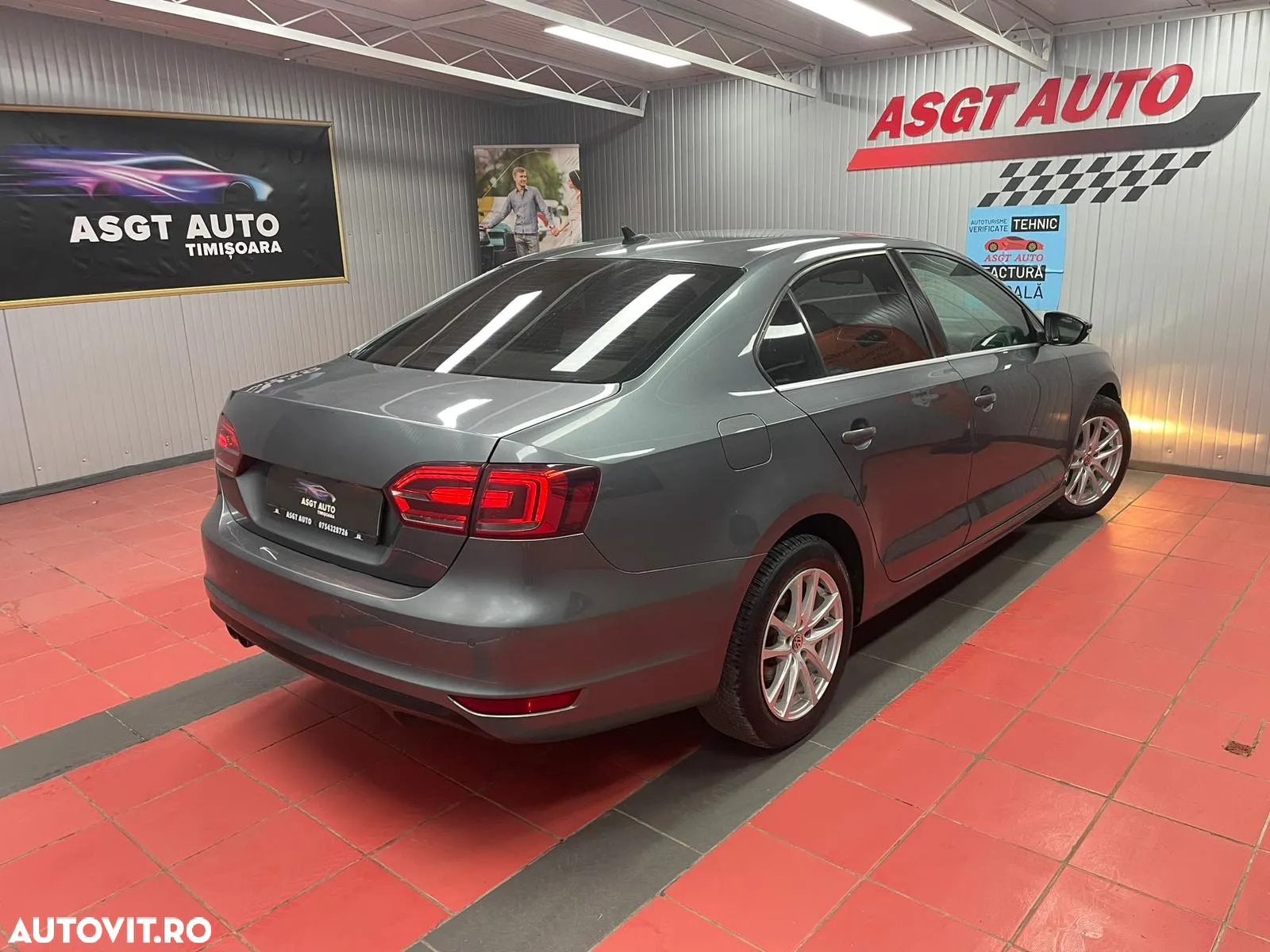 Volkswagen Jetta - 8