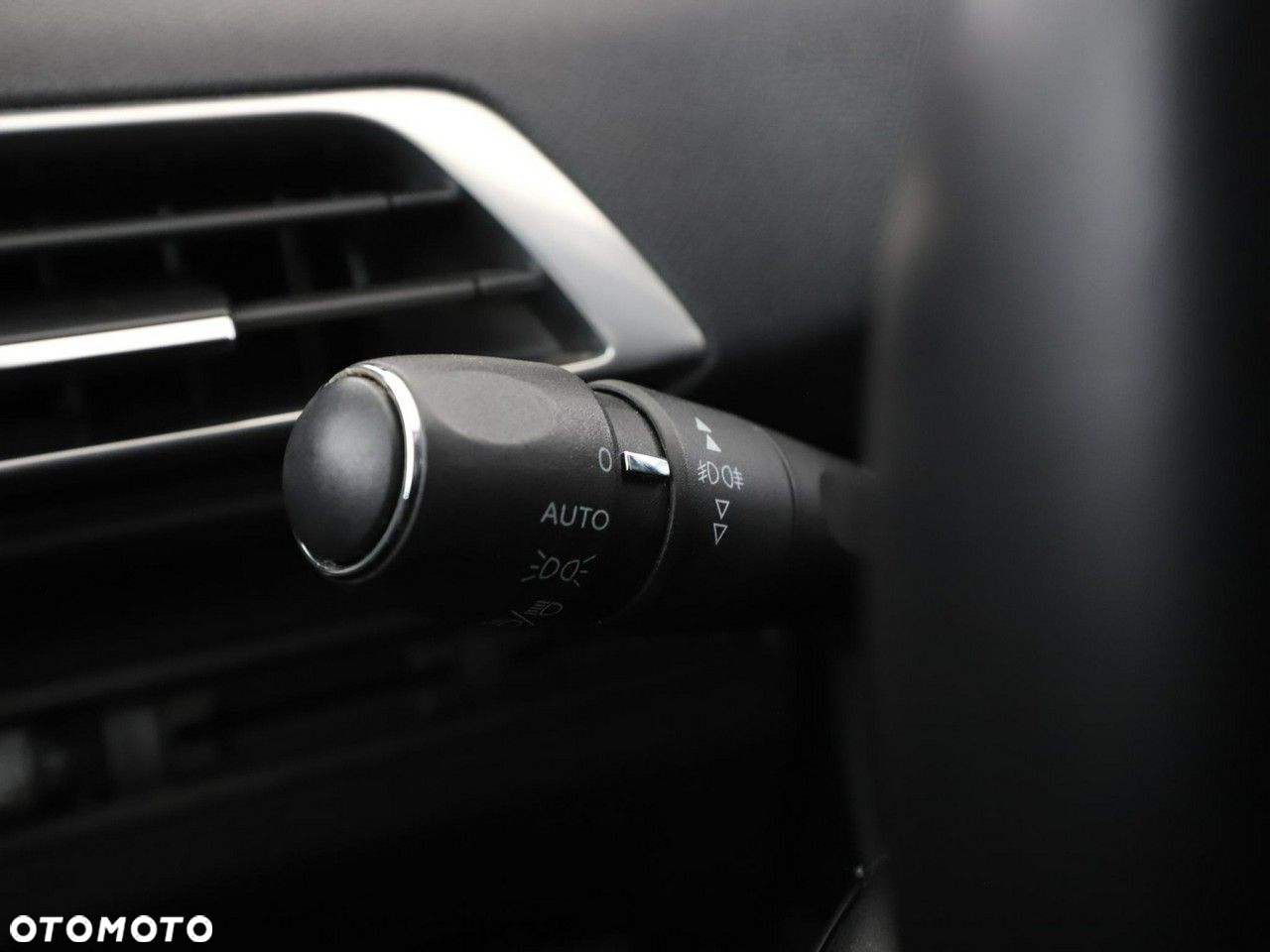 Peugeot 3008 1.2 PureTech Allure S&S EAT6 - 36