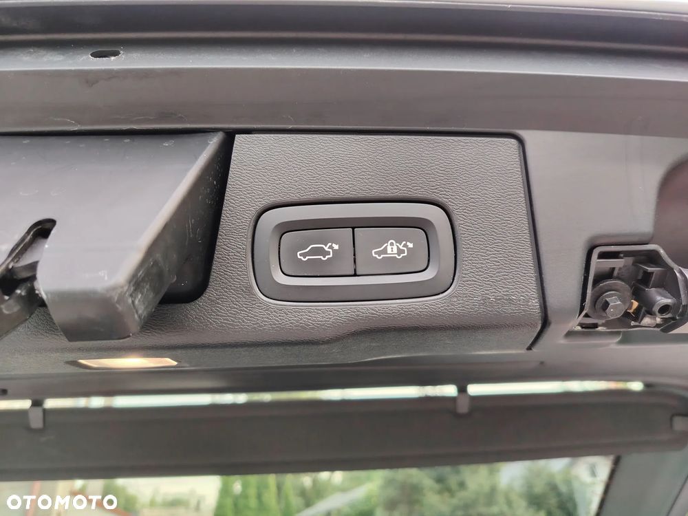 Volvo XC 60 B4 B R-Design - 33