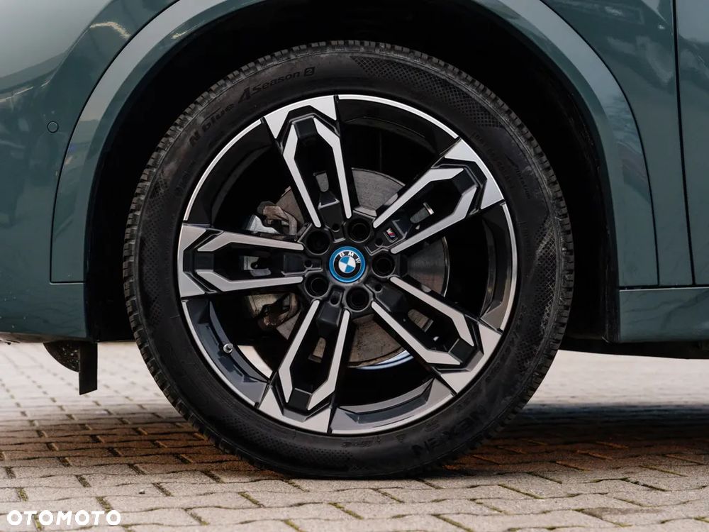 BMW iX2 - 4