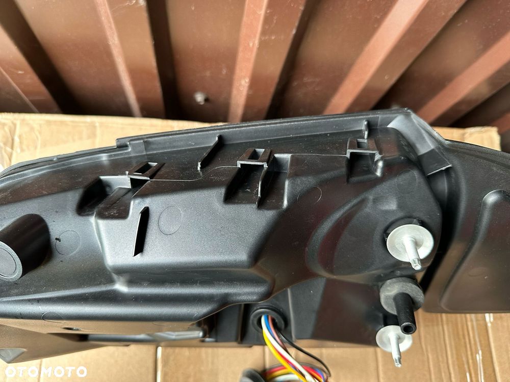 lampa prawa tyl tylna ford mustang mk6 eu - 5