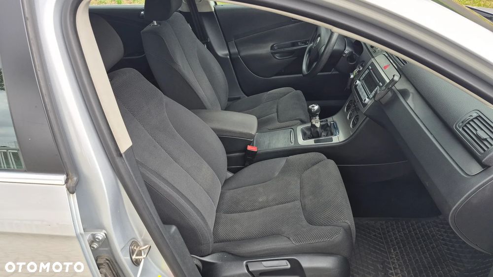 Volkswagen Passat 1.9 TDI Comfortline - 11