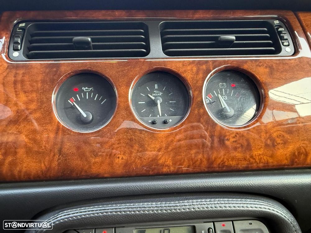 Jaguar XK XKR 4.0 Convertible - 30