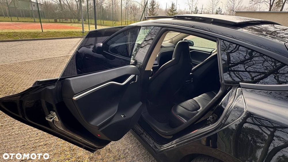Tesla Model S - 18