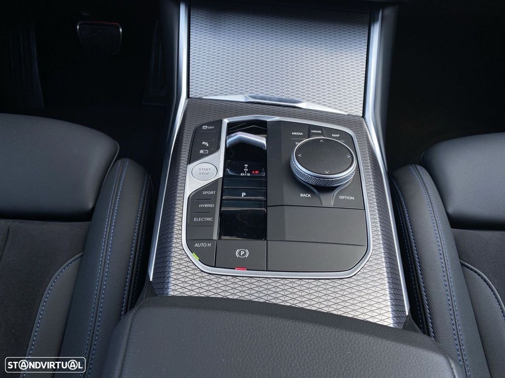 BMW 330 e Pack Desportivo M Pro Auto - 13