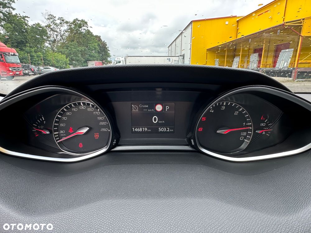 Peugeot 308 1.5 BlueHDi Allure S&S EAT6 - 17