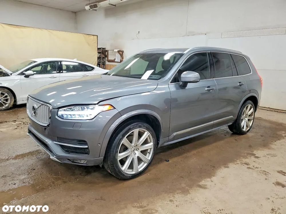Volvo XC 90 - 1